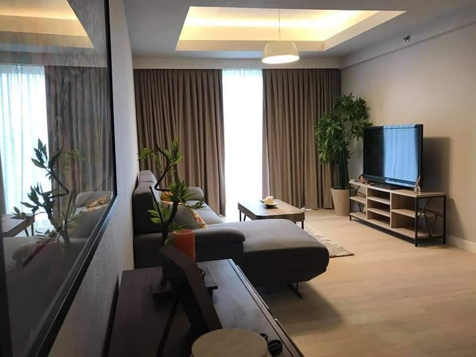 FULLY-FURNISHED 2BR  WITH CARPARK IN 32 SANSON FOR SALE