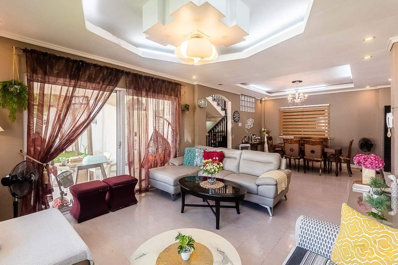 SPACIOUS MODERN HOUSE WITH OFFICE WITH 5 PARKING