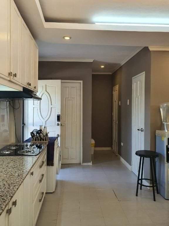 SPACIOUS MODERN HOUSE WITH OFFICE WITH 5 PARKING