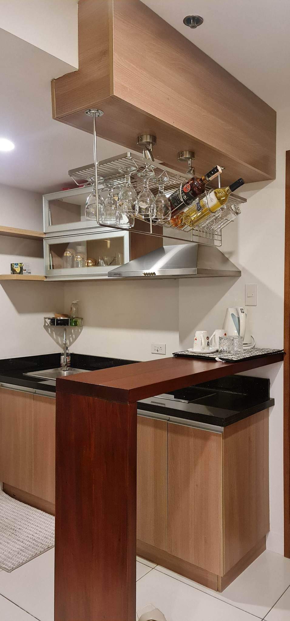 BRAND NEW 1 BR FULLY FURNISHED WITH PARKING IN HORIZONS 101 FOR SALE