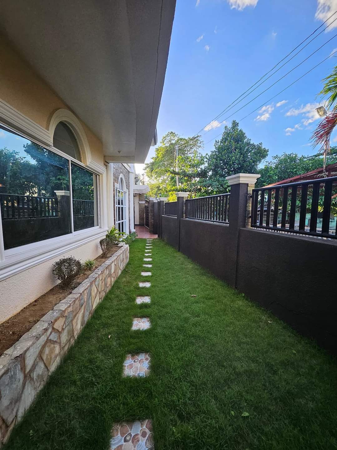 FOR SALE ONLY 12M NET 3 STOREY HOUSE AND LOT (Newly Renovated)