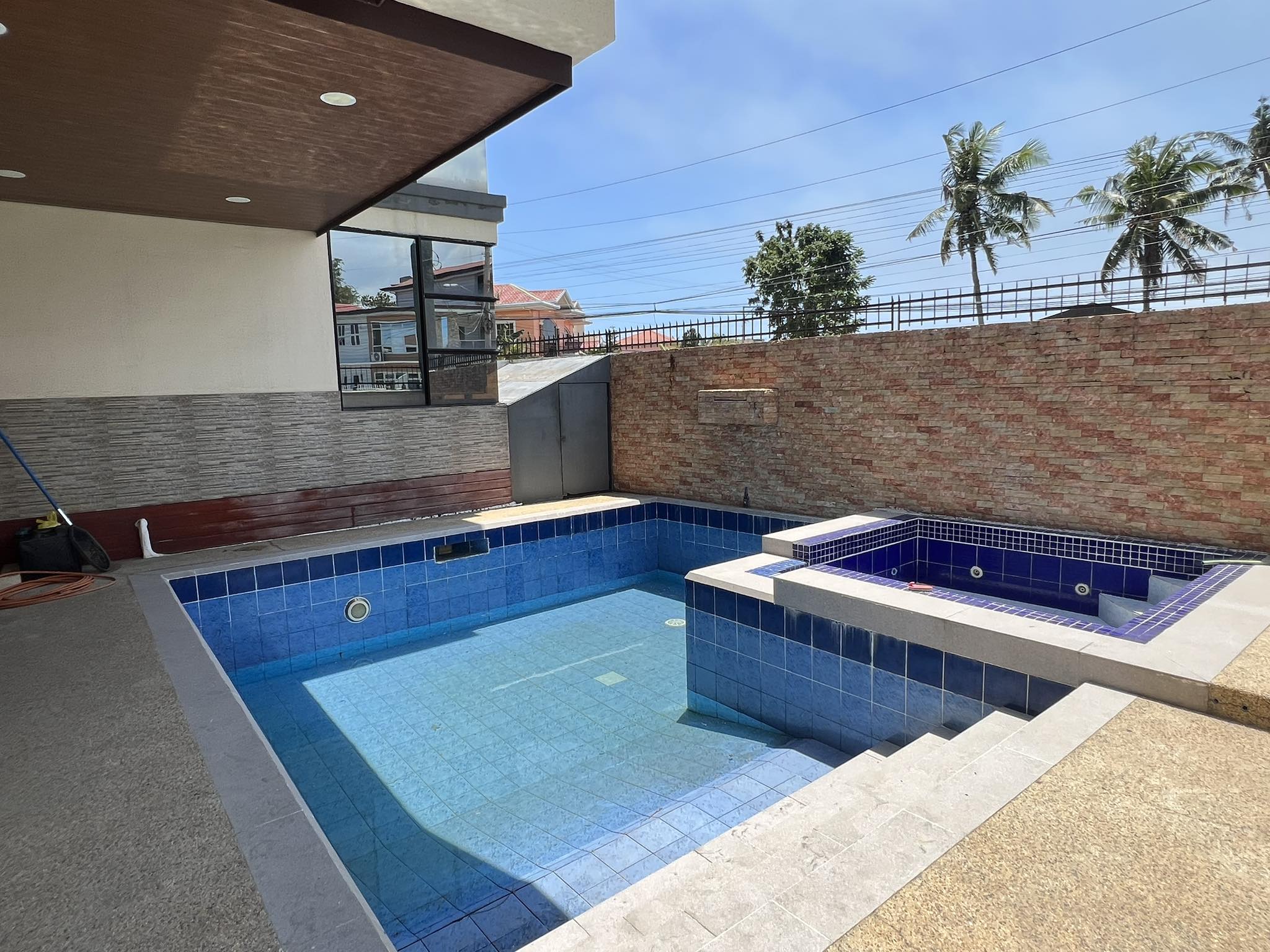 BEAUTIFUL CUSTOMIZED MODERN MEDITERRANEAN HOUSE WITH OWN SWIMMING POOL