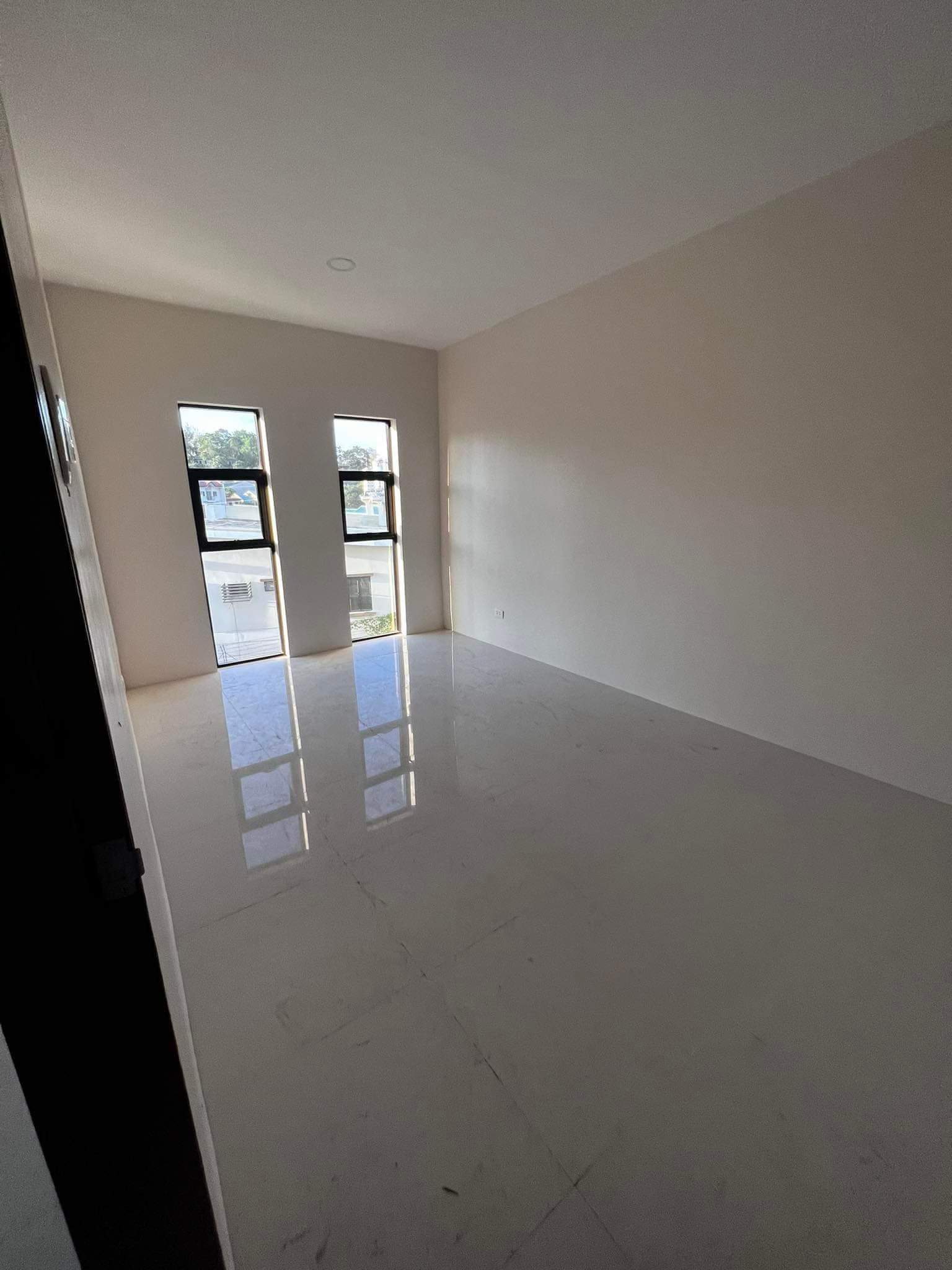 5 UNITS - 3- Storey Unfurnished Townhouse FOR RENT