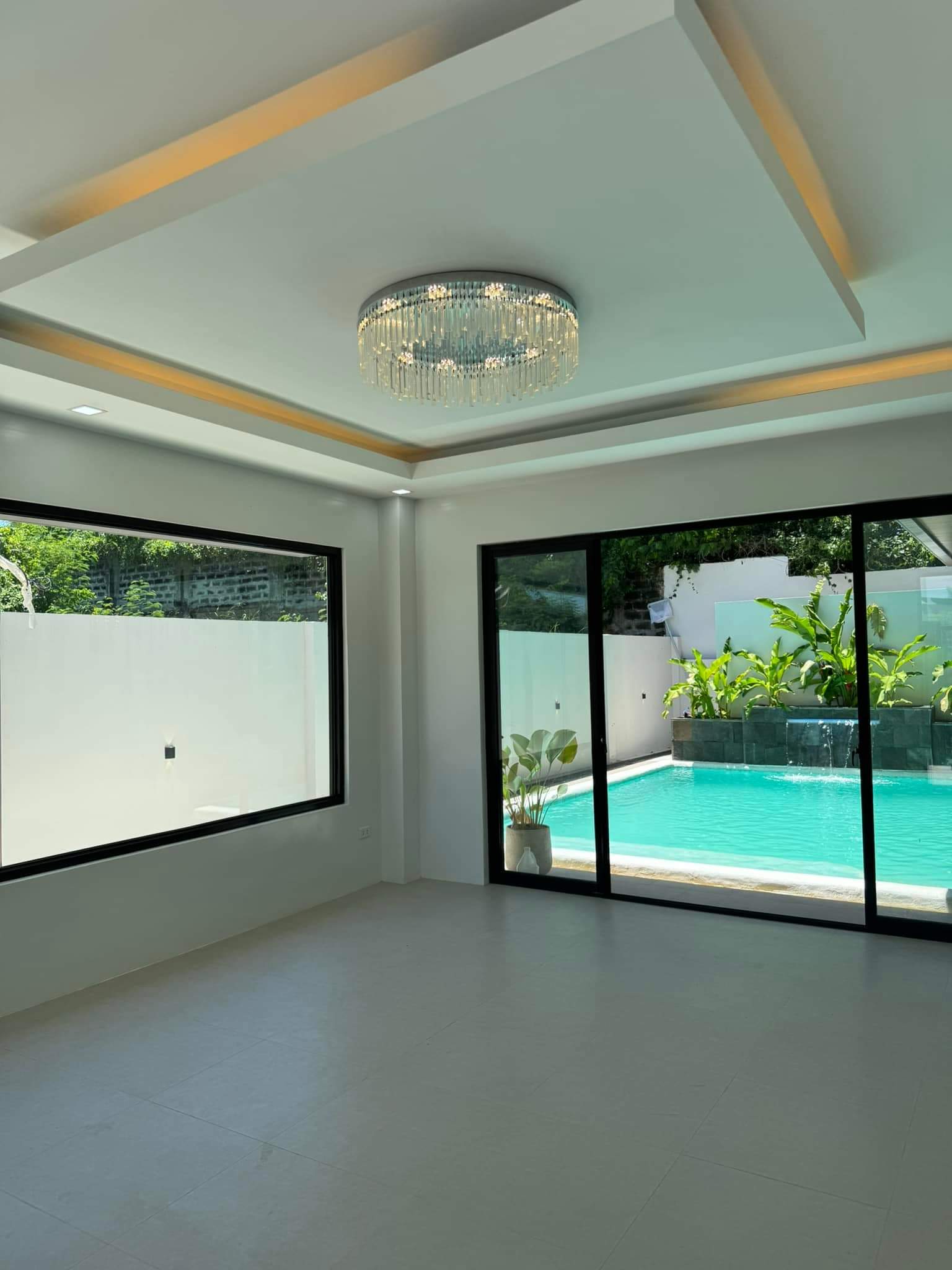 3 STOREY HOUSE IN ROYALE