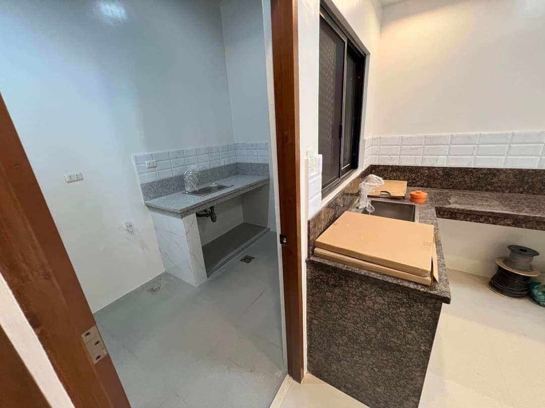 BRAND NEW HOUSE IN DIVINE  LAHUG