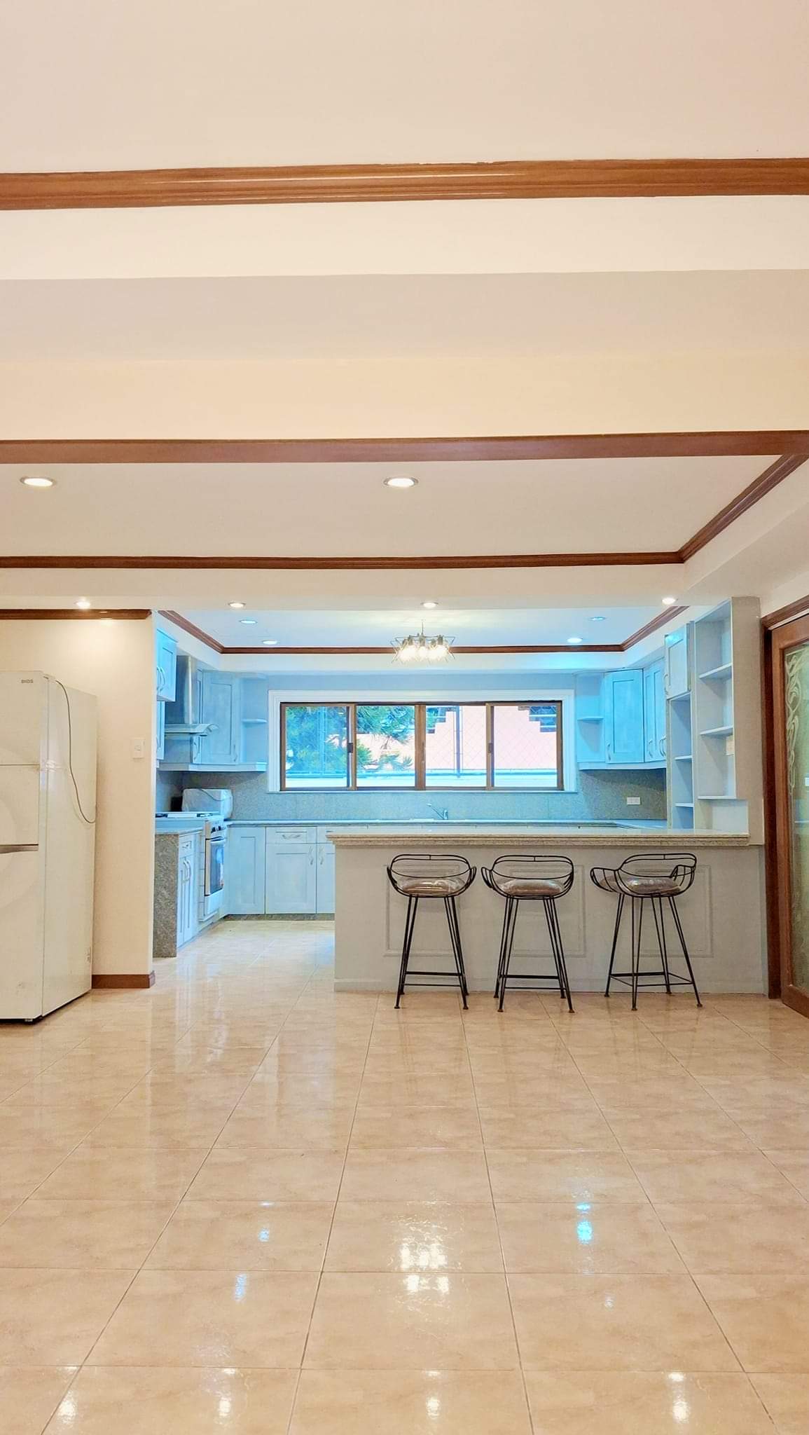 TWO STOREY HOUSE FOR RENT IN BANILAD