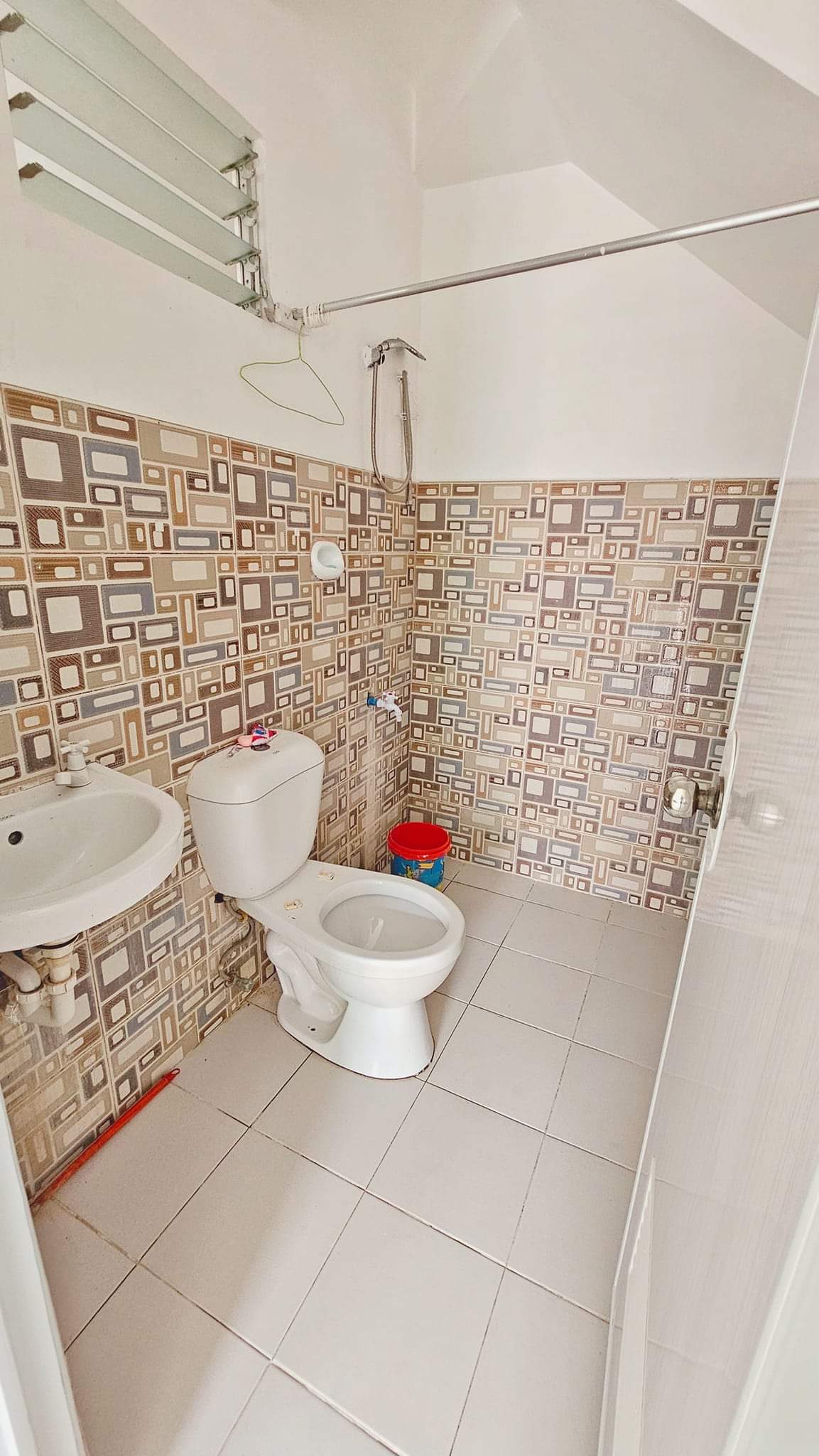 FOR ASSUME 2BR FINISHED TOWNHOUSE FOR RENT IN RICHWOOD HOMES