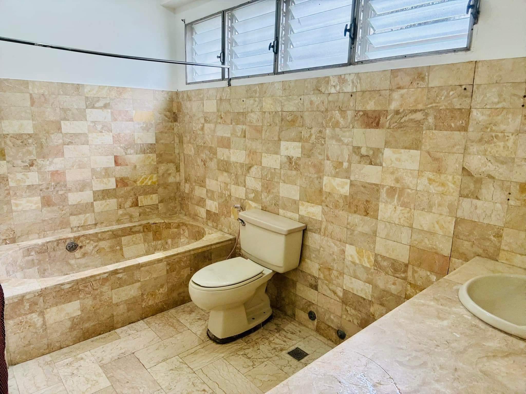 4BR PENTHOUSE CONDO UNIT FOR RENT