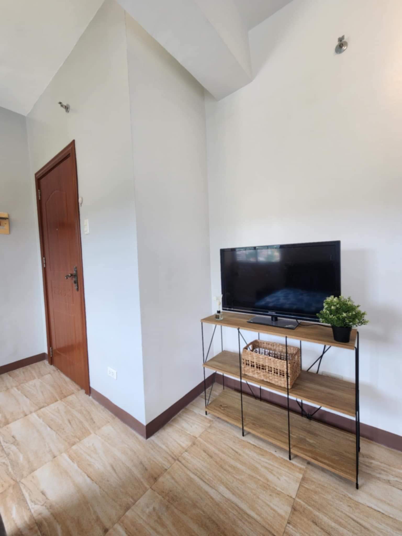 APPLE ONE STUDIO UNIT FOR RENT