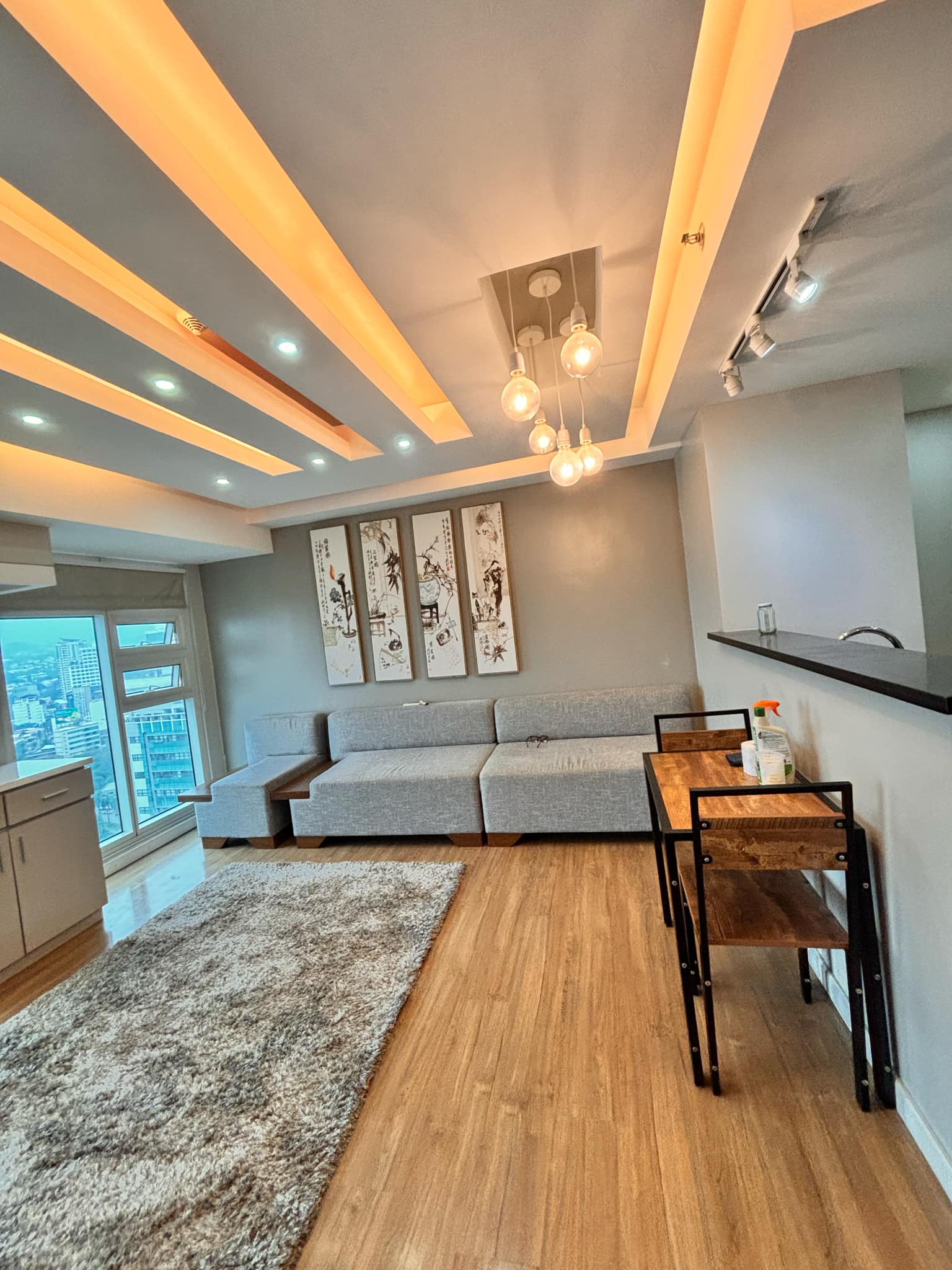 FOR RENT 1 BIG BEDROOM CORNER UNIT WITH BALCONY IN SOLINEA