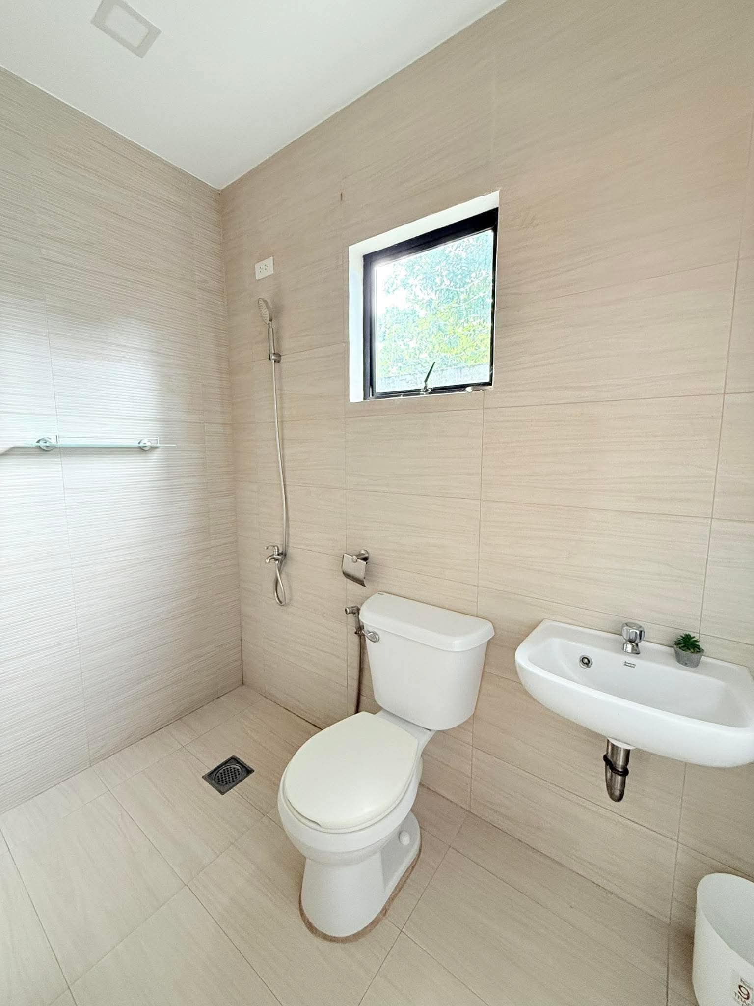 FOUR BEDROOMS HOUSE FOR RENT NEAR ATENEO DE CEBU