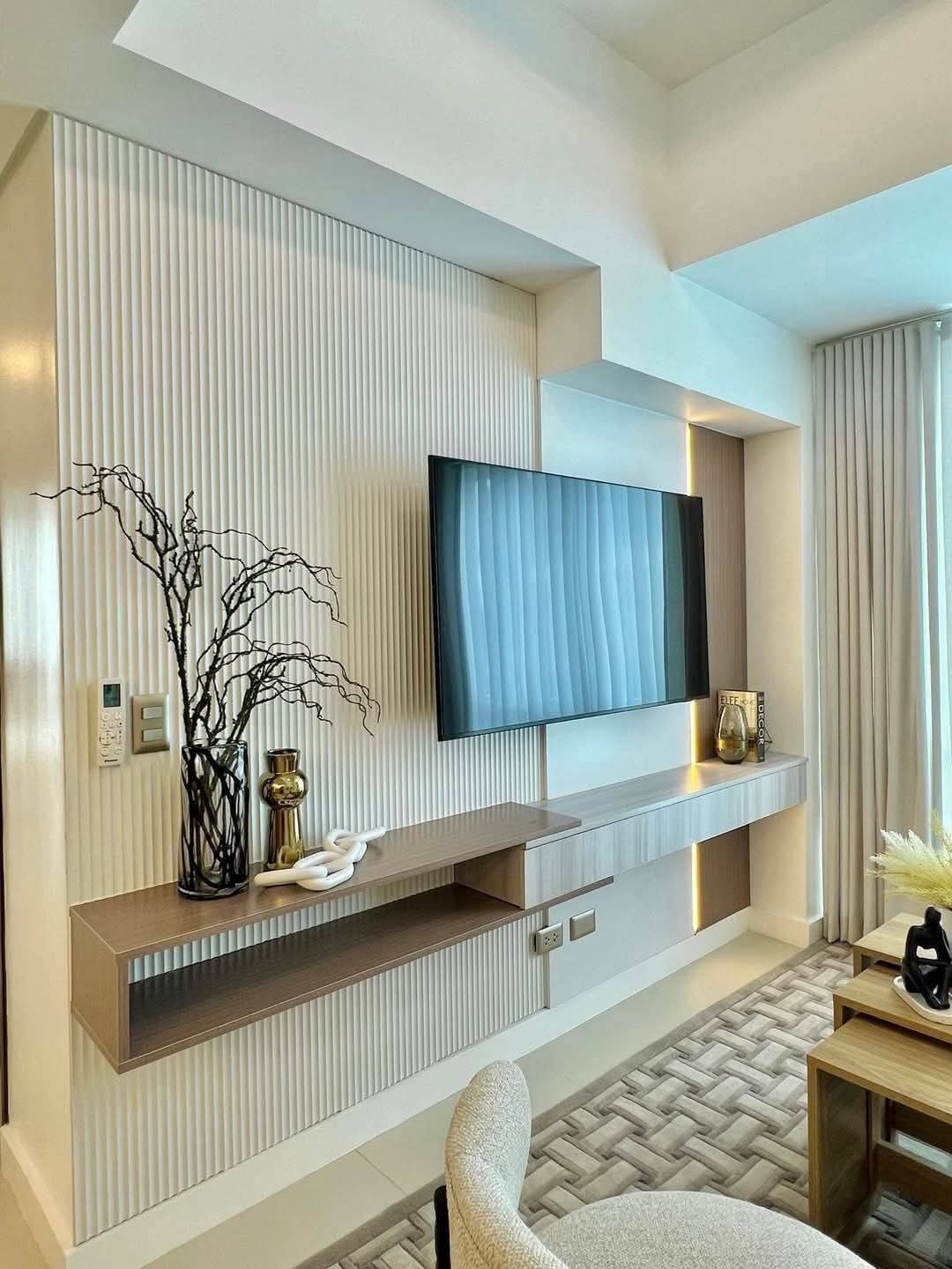FOR SALE NEWLY FURNISHED CUSTOMISED INTERIOR2BR IN 38 PARK
