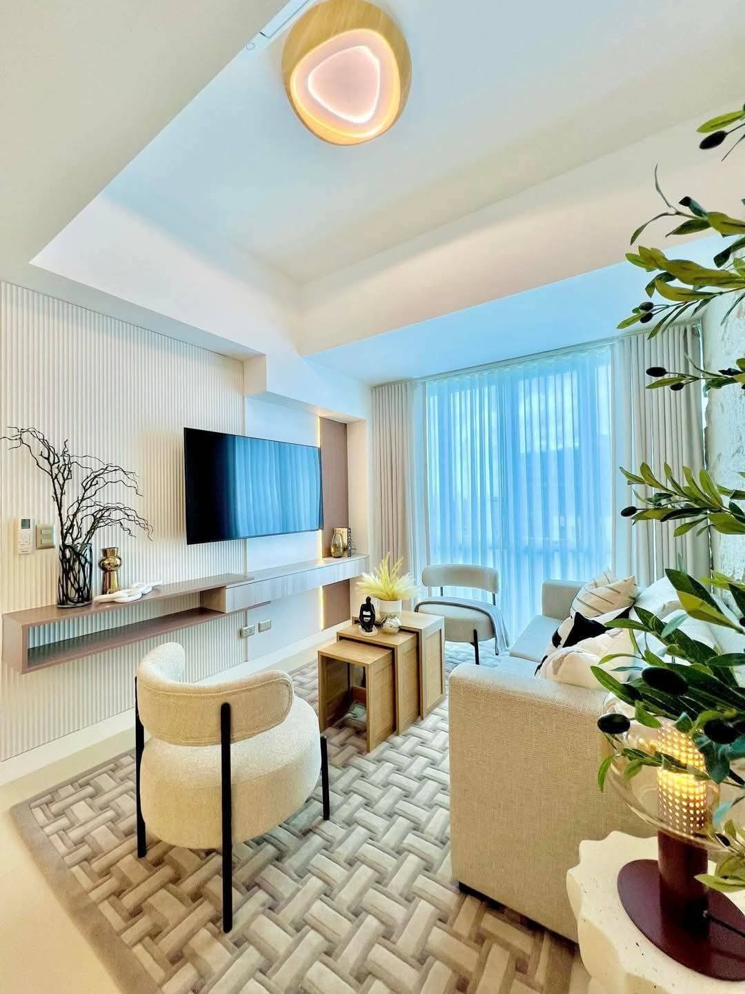 FOR SALE NEWLY FURNISHED CUSTOMISED INTERIOR2BR IN 38 PARK
