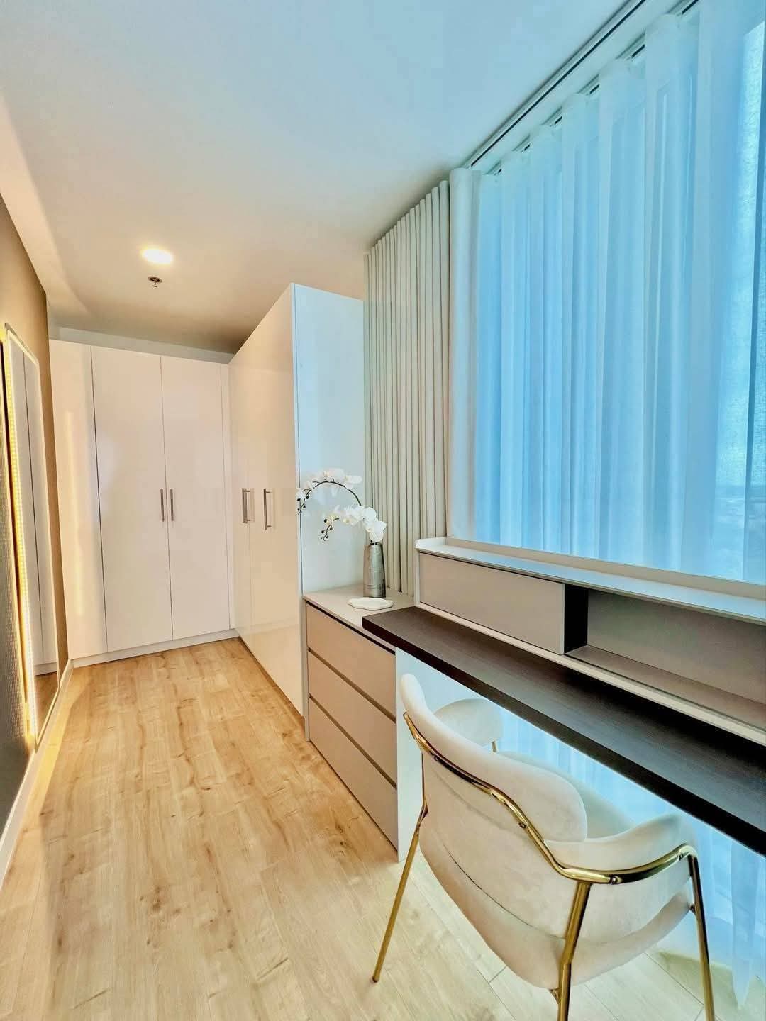 FOR SALE NEWLY FURNISHED CUSTOMISED INTERIOR2BR IN 38 PARK
