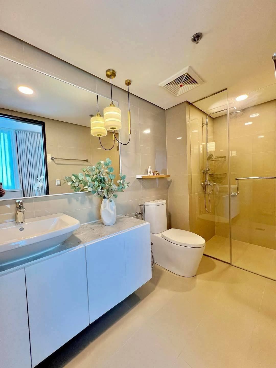 FOR SALE NEWLY FURNISHED CUSTOMISED INTERIOR2BR IN 38 PARK