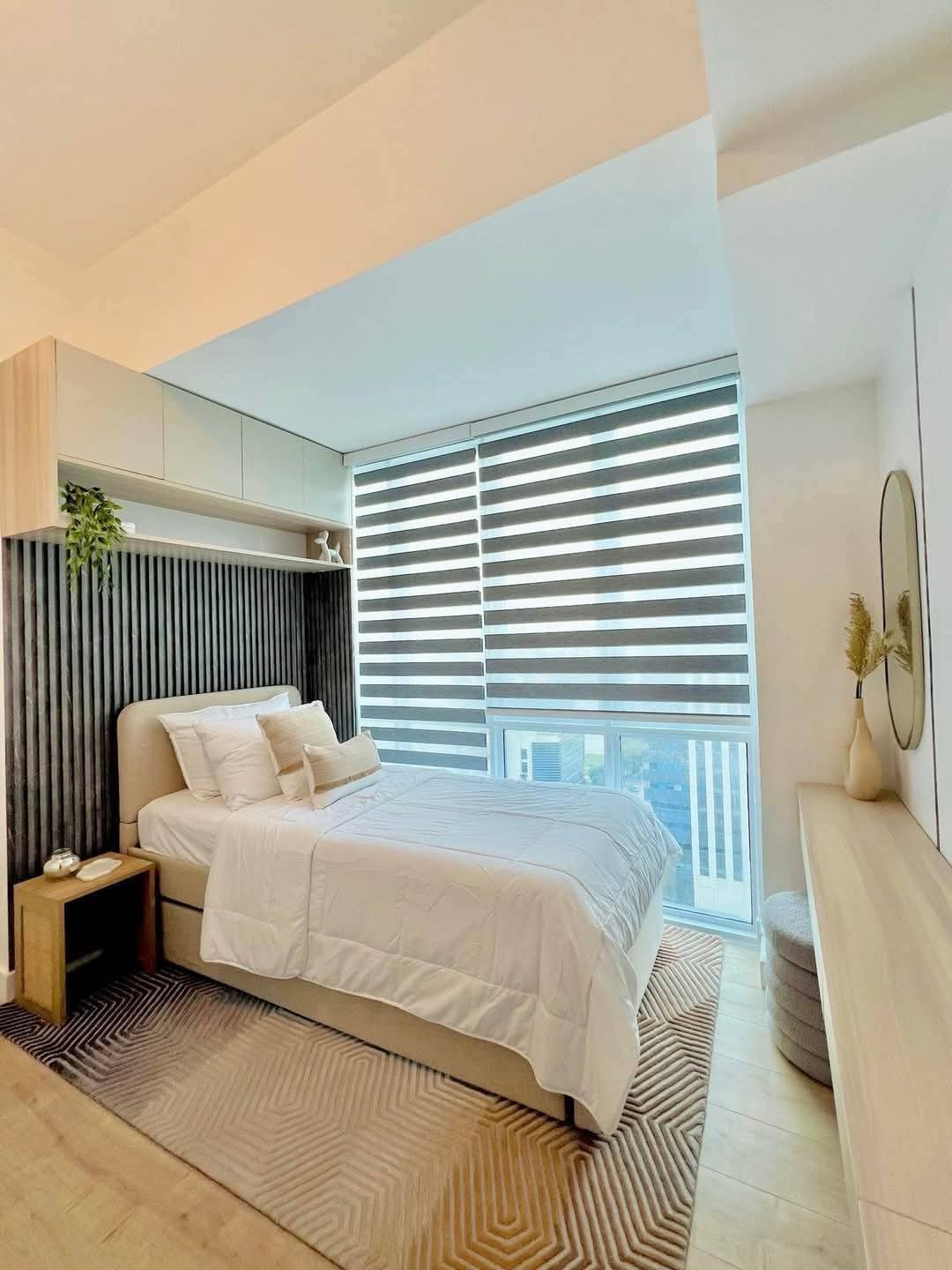 FOR SALE NEWLY FURNISHED CUSTOMISED INTERIOR2BR IN 38 PARK
