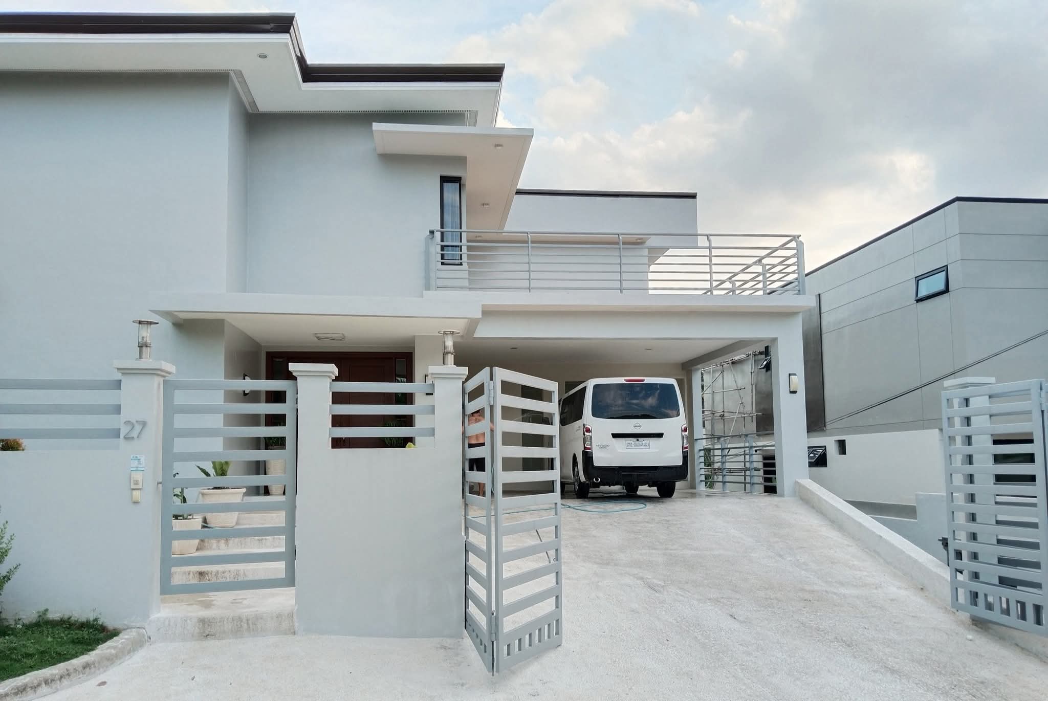 FOR RENT MANSION IN MARIA LUISA ESTATE