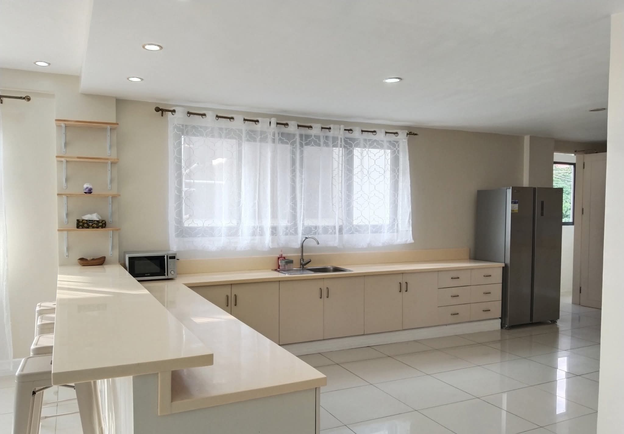 FOR RENT MANSION IN MARIA LUISA ESTATE