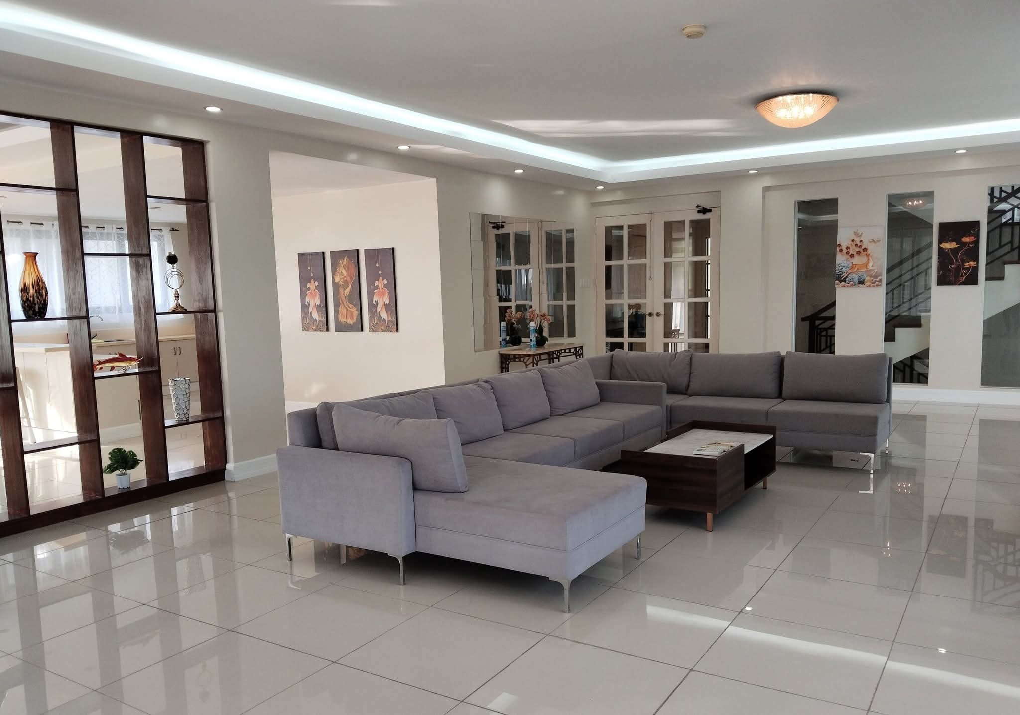 FOR RENT MANSION IN MARIA LUISA ESTATE