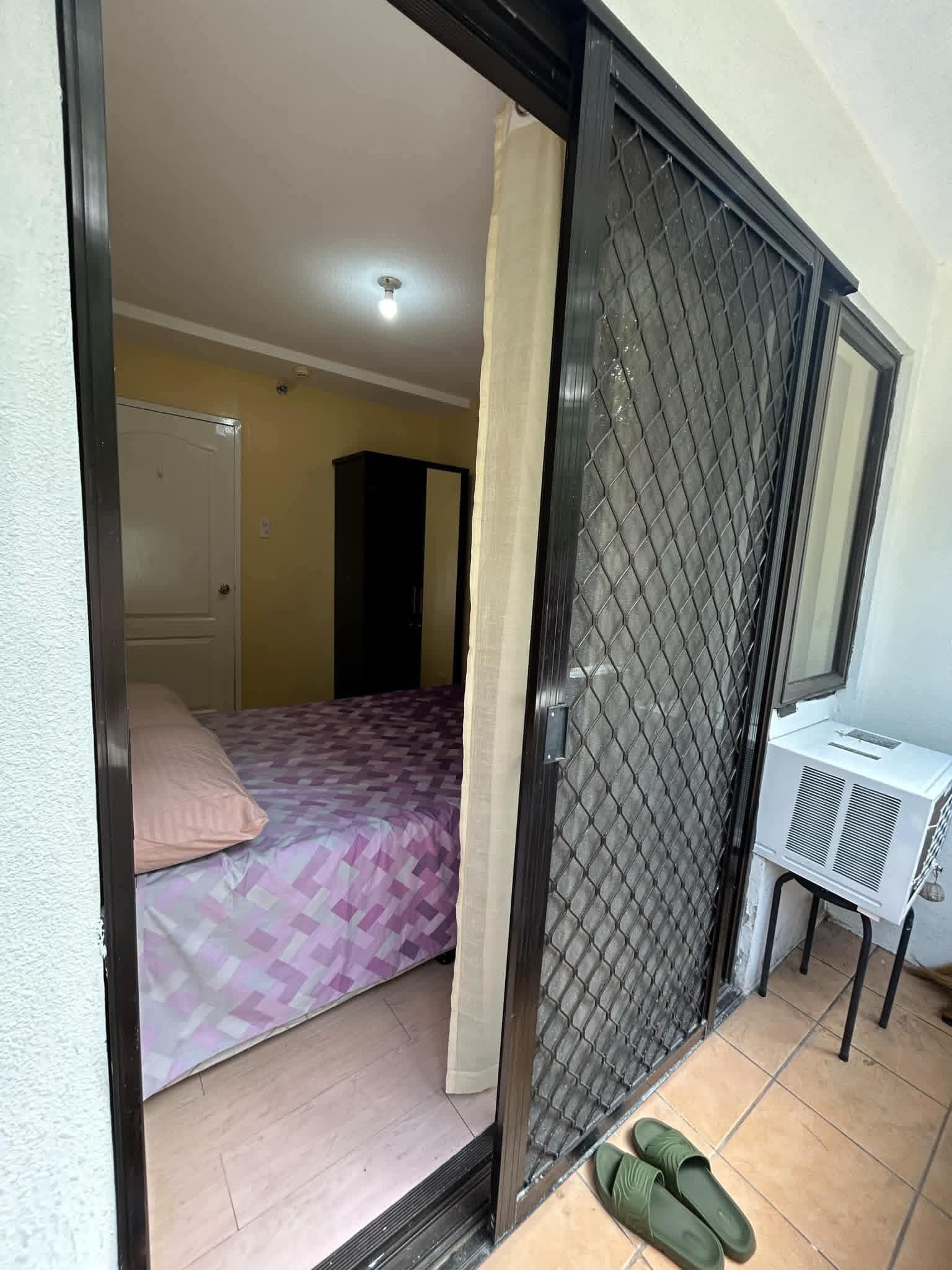 GROUND FLOOR 2 BEDROOM CONDO UNIT WITH BACKYARD FOR RENT