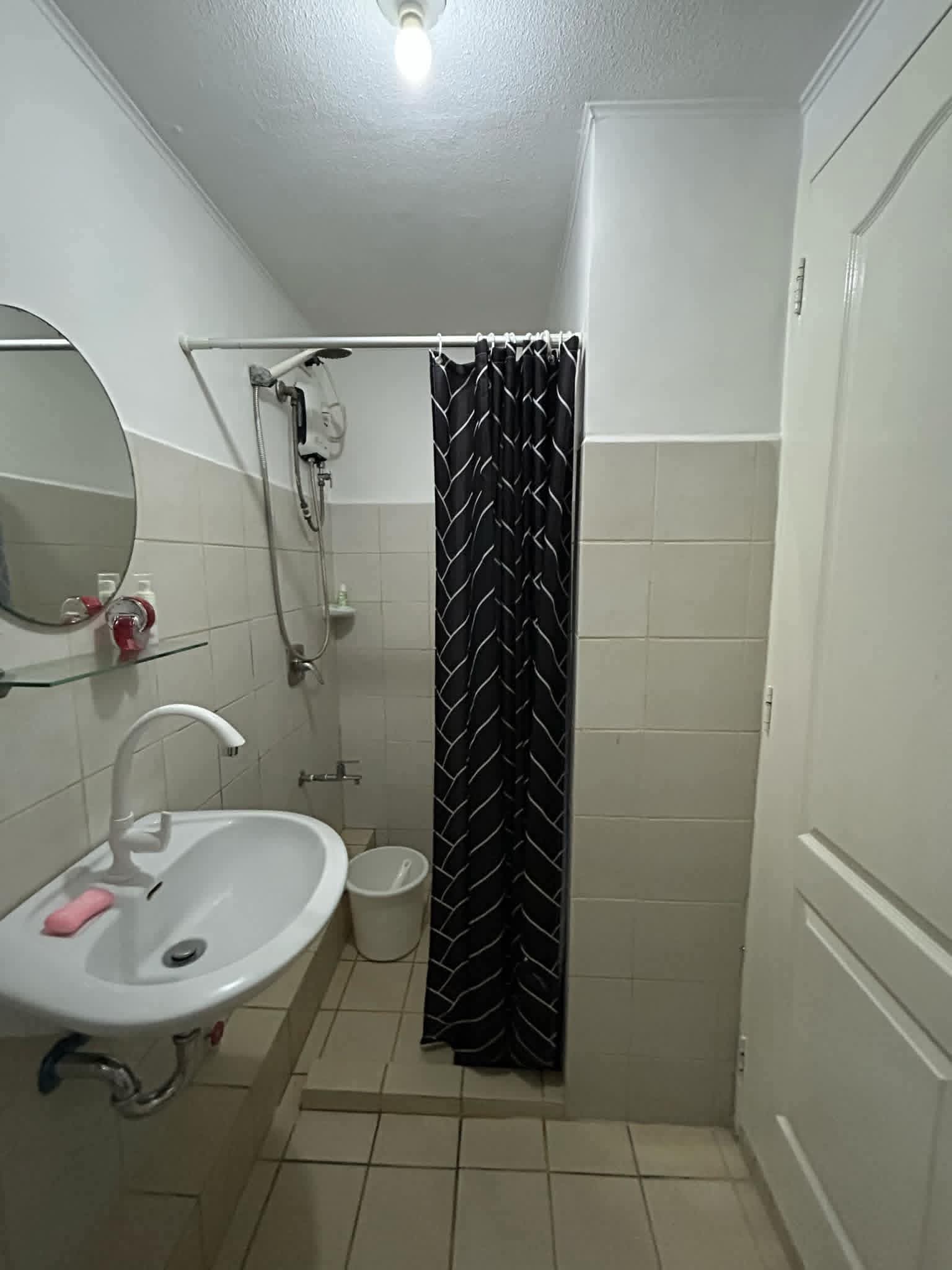 GROUND FLOOR 2 BEDROOM CONDO UNIT WITH BACKYARD FOR RENT