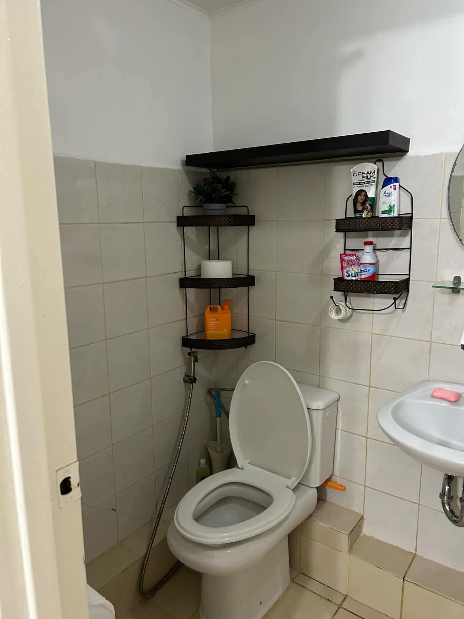 GROUND FLOOR 2 BEDROOM CONDO UNIT WITH BACKYARD FOR RENT