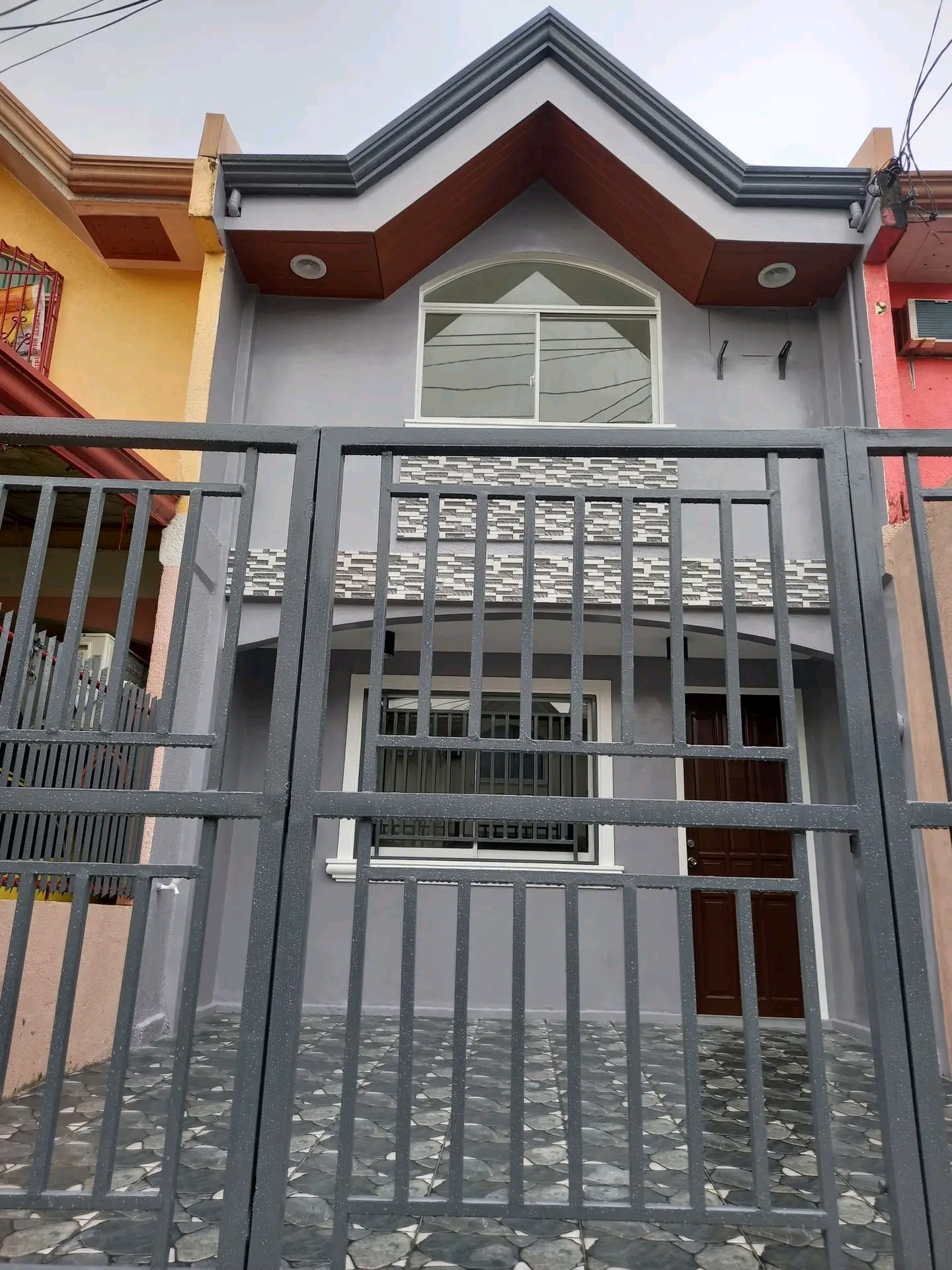 NEWLY RENOVATED TOWNHOUSE IN La BIENVINIDA SUBD FOR SALE