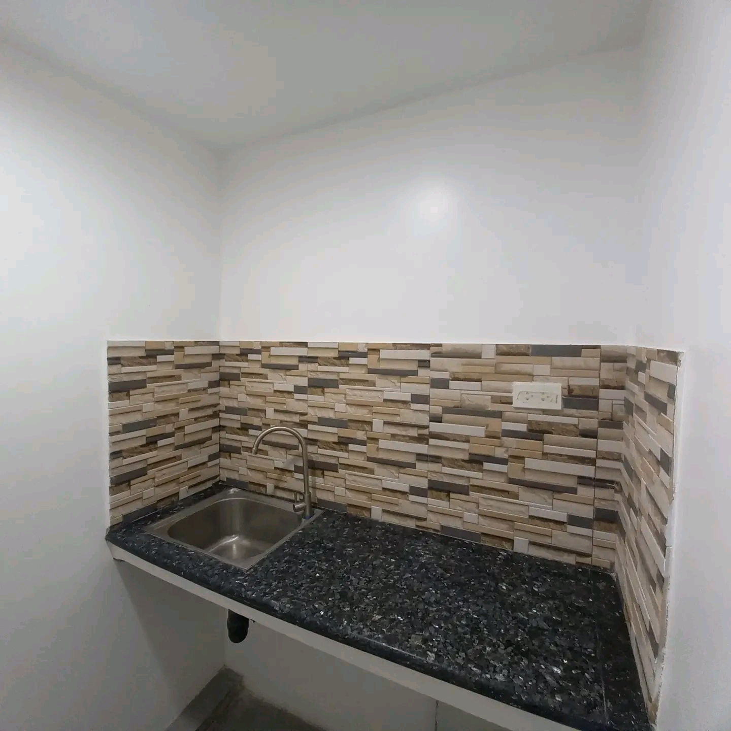 NEWLY RENOVATED TOWNHOUSE IN La BIENVINIDA SUBD FOR SALE