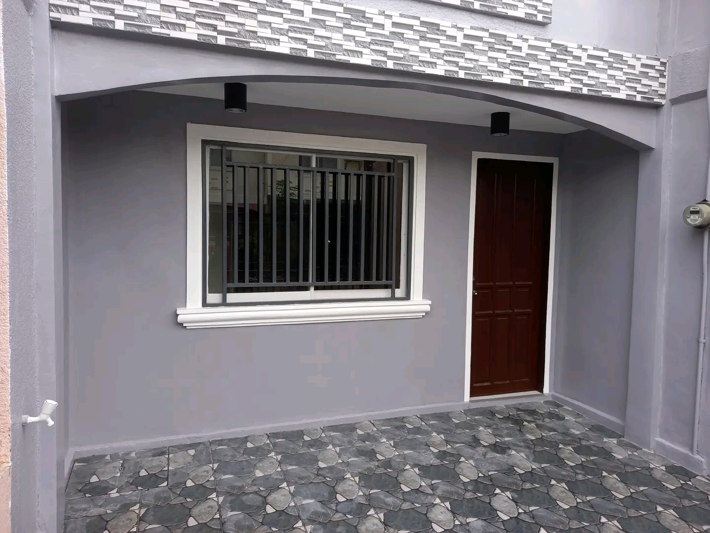 NEWLY RENOVATED TOWNHOUSE IN La BIENVINIDA SUBD FOR SALE