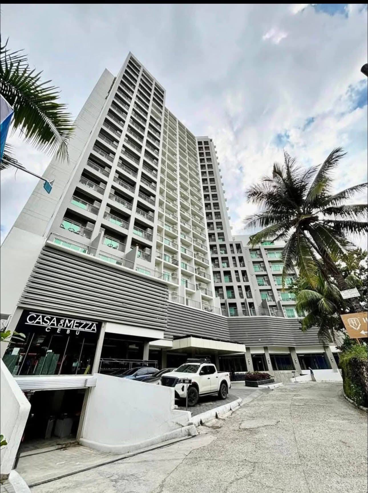 BRAND NEW, FULLY-FURNISHED STUDIO WITH BALCONY with INFINITY POOL & FITNESS GYM