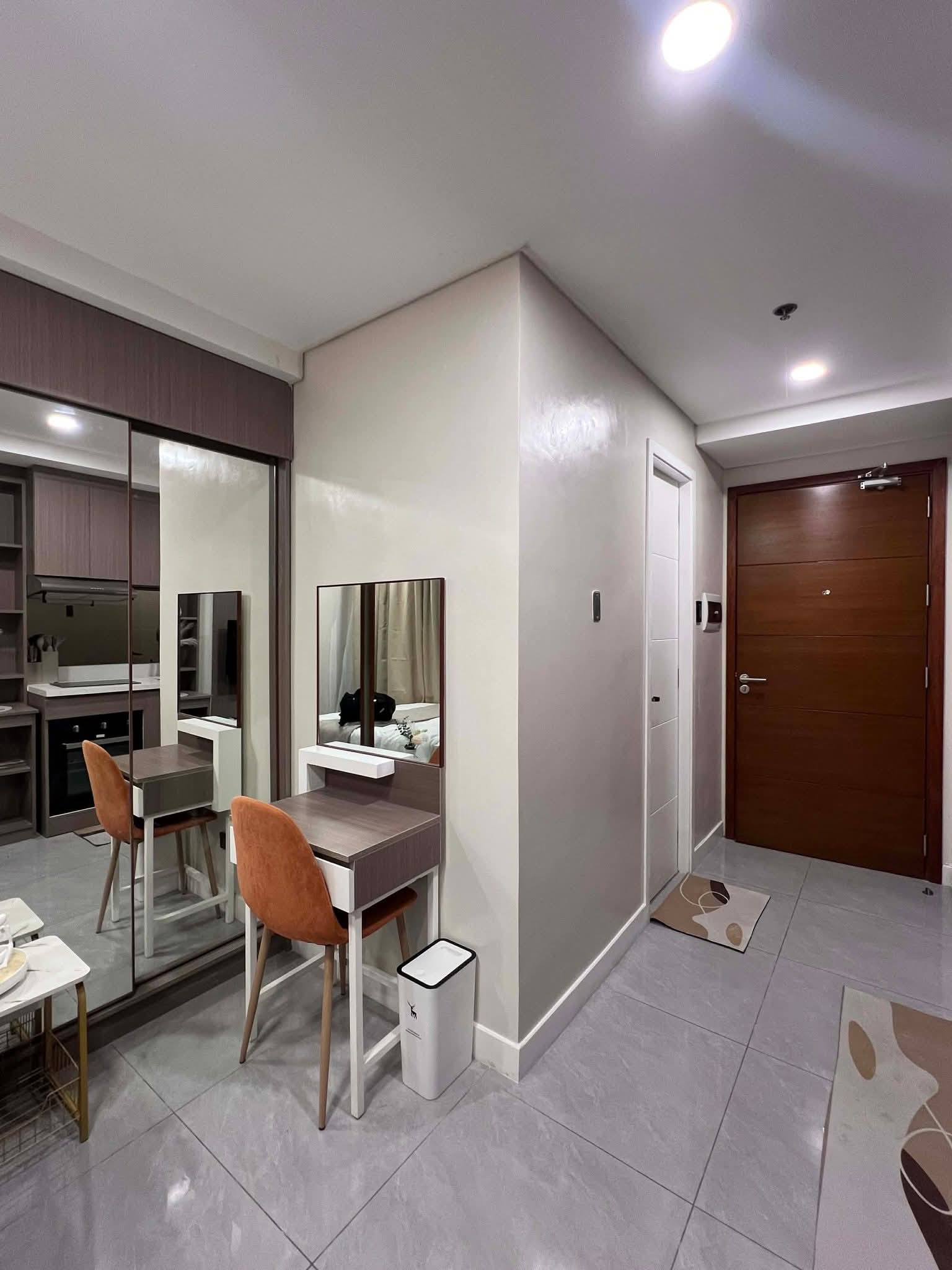 BRAND NEW, FULLY-FURNISHED STUDIO WITH BALCONY with INFINITY POOL & FITNESS GYM