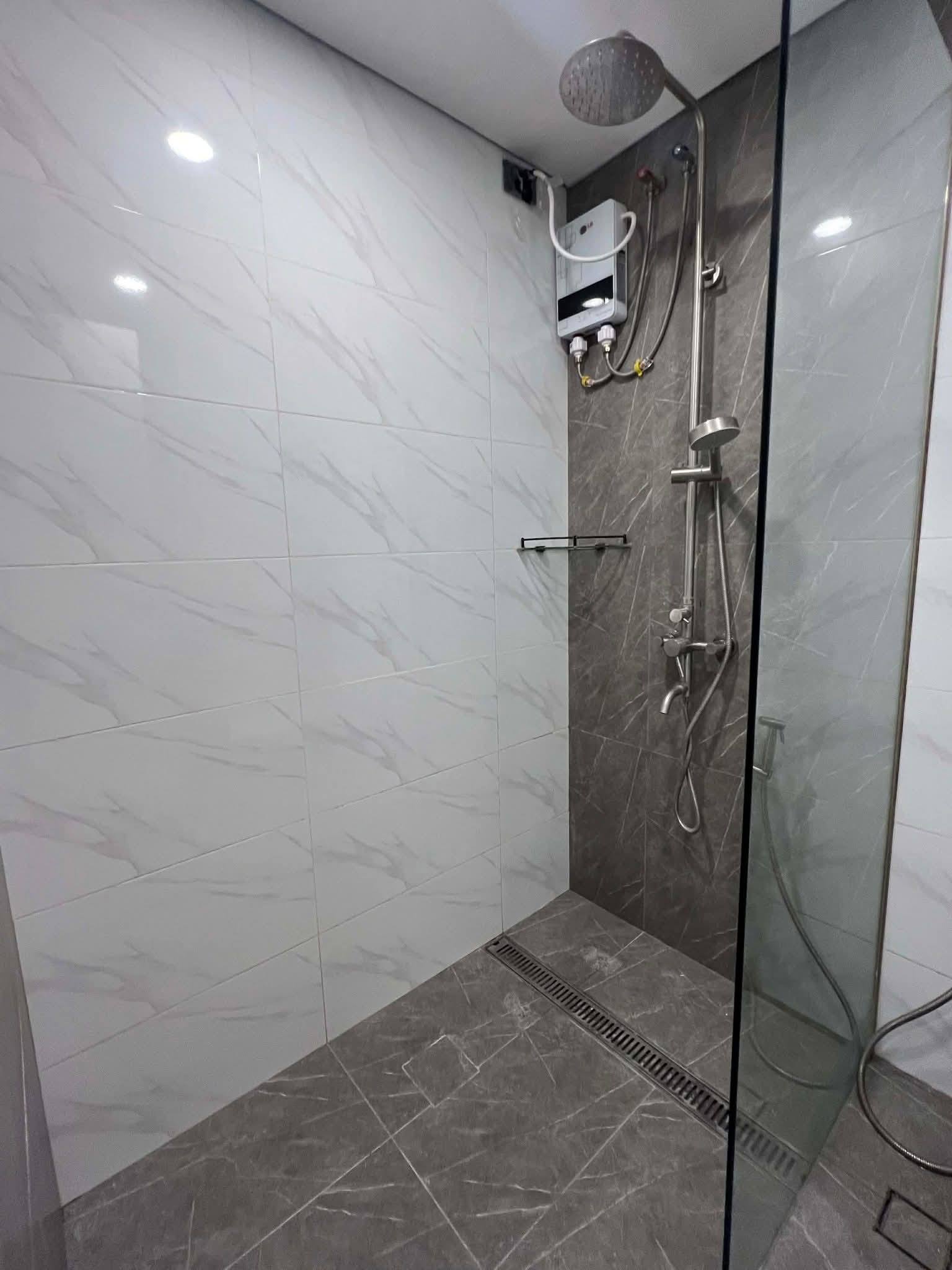 BRAND NEW, FULLY-FURNISHED STUDIO WITH BALCONY with INFINITY POOL & FITNESS GYM