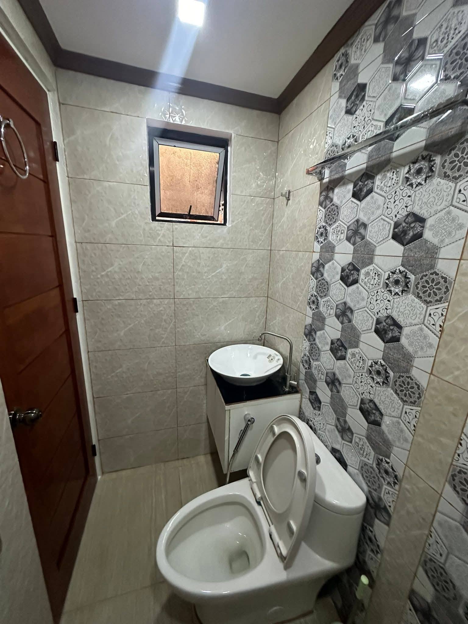 HOUSE & LOT FOR SALE — CLEAN TITLE