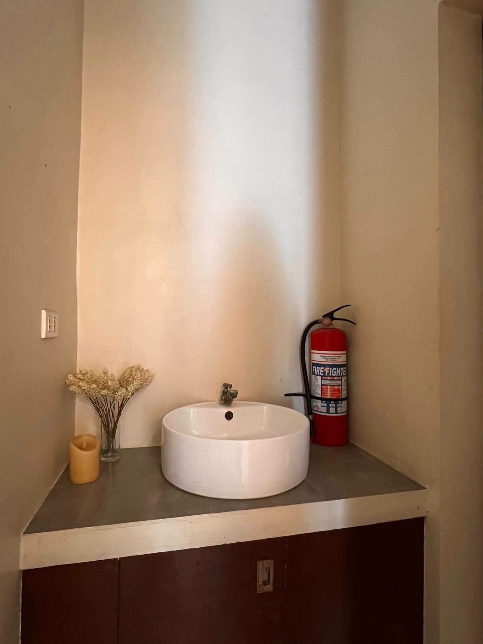 FOR RENT TOWNHOUSE IN ROBINSLANE LILOAN POBLACION
