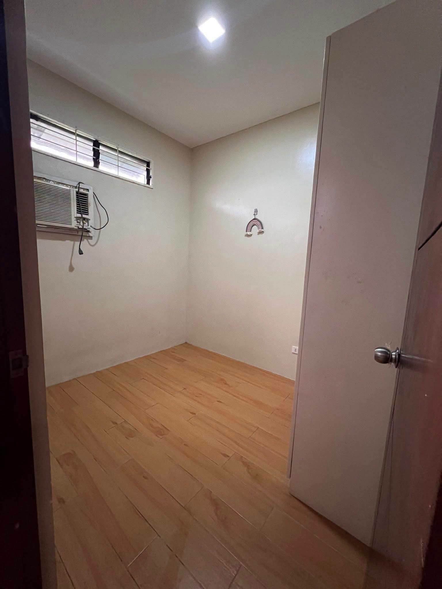 FOR RENT TOWNHOUSE IN ROBINSLANE LILOAN POBLACION