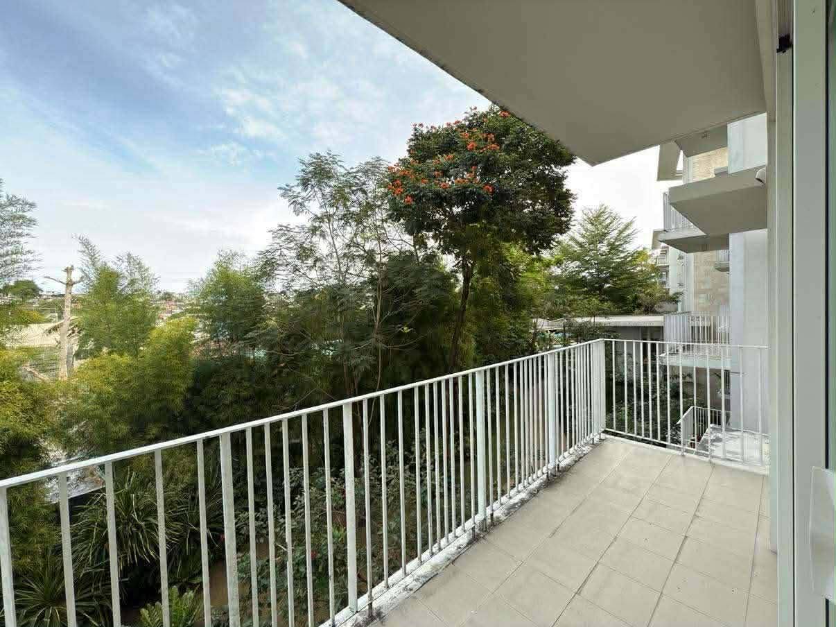 FOR SALE 3 BEDROOM IN 32 SANSON  FACING EAST