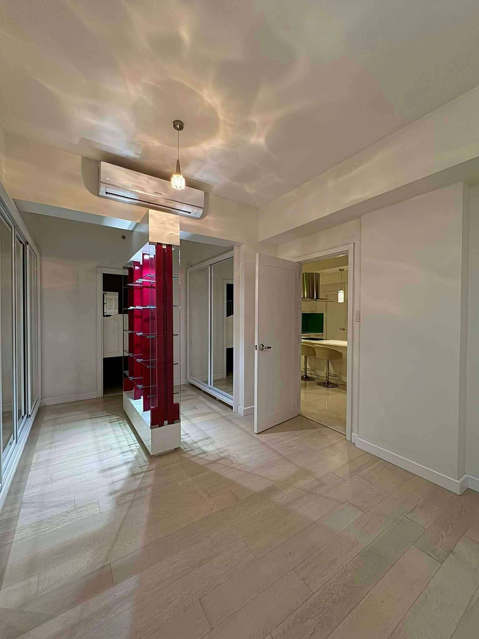 FOR SALE 3 BEDROOM IN 32 SANSON  FACING EAST
