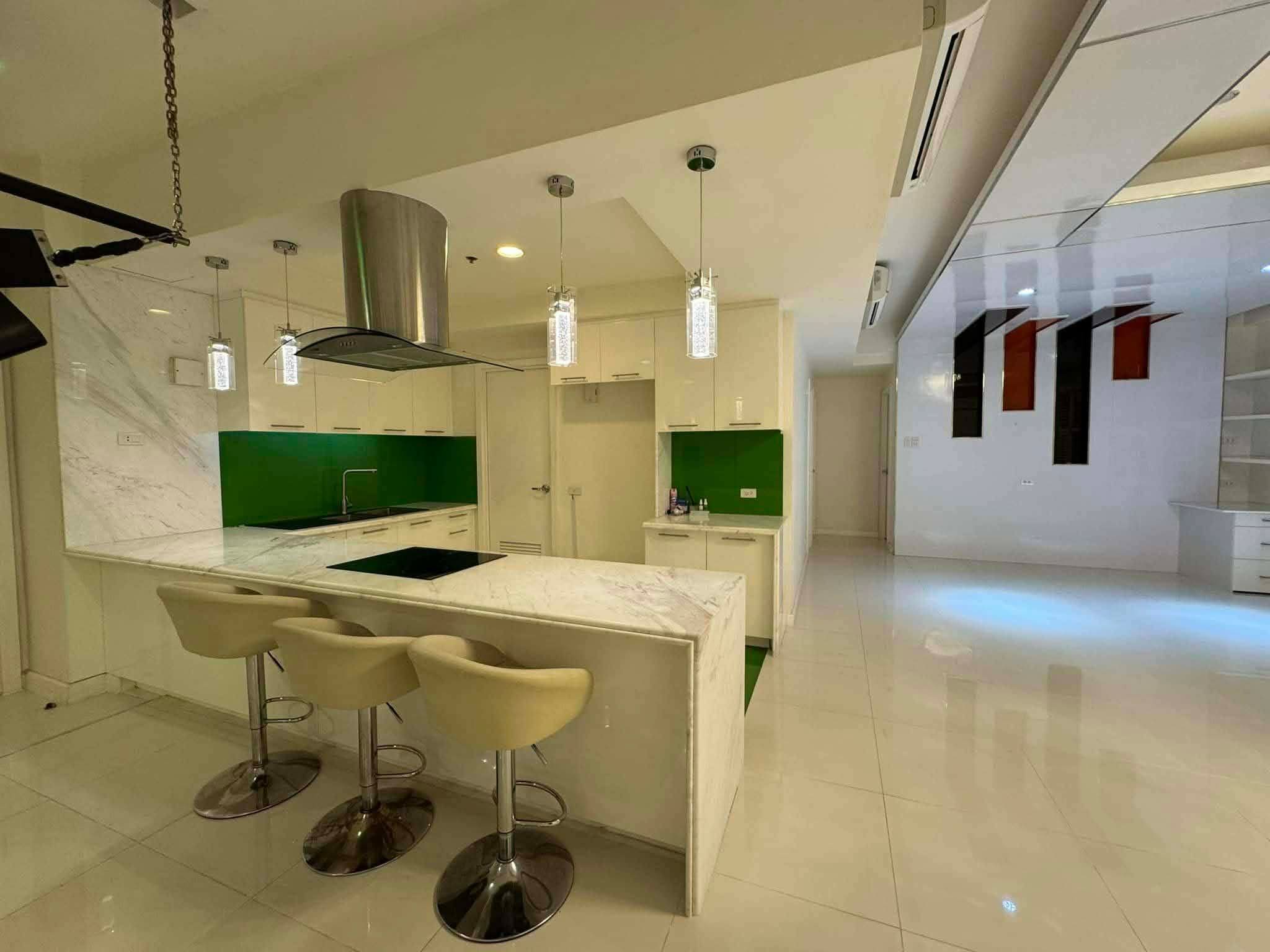 FOR SALE 3 BEDROOM IN 32 SANSON  FACING EAST