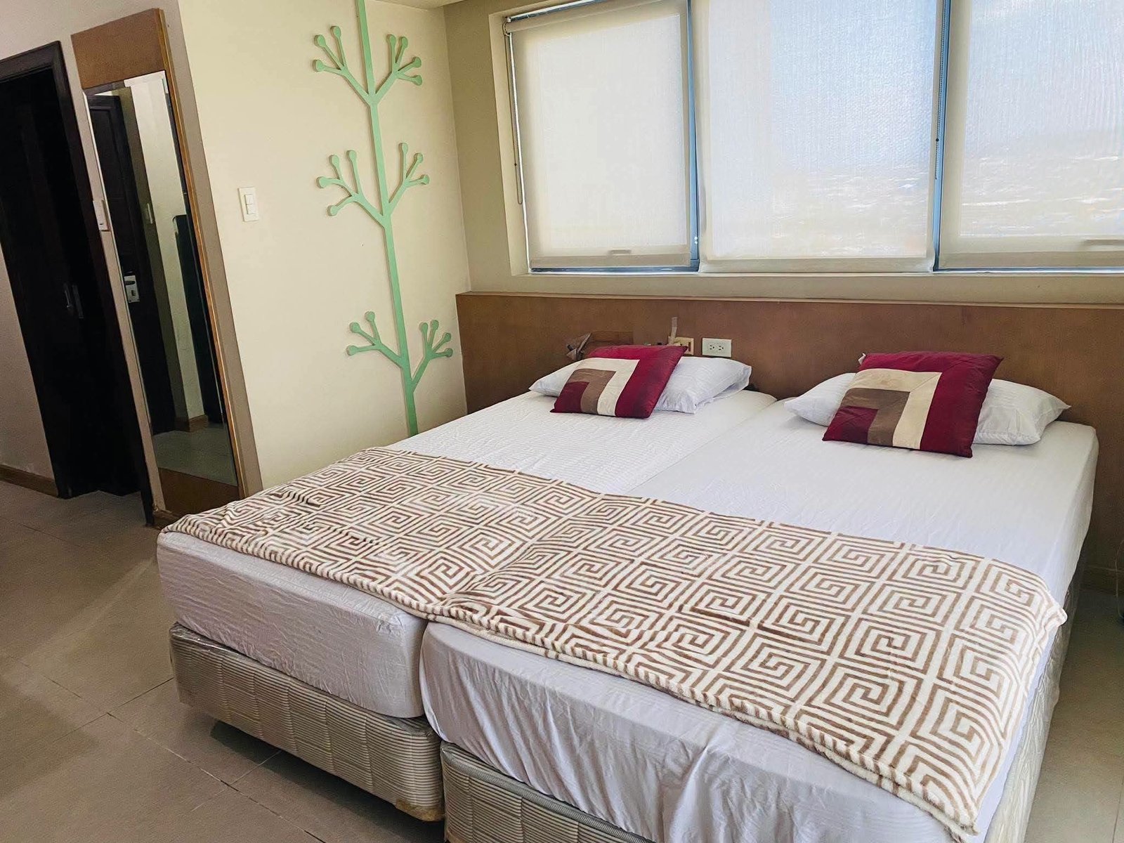 FOR RENT STUDIO IN CITY SUITES