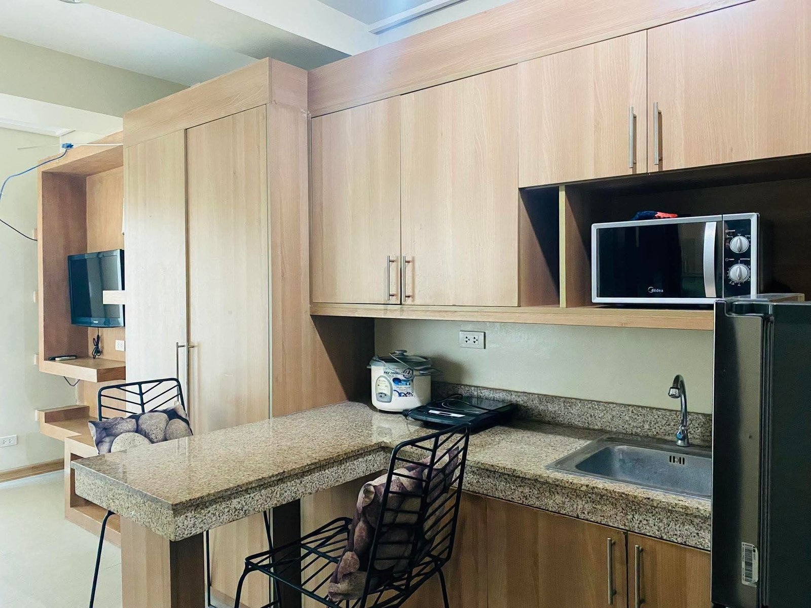 FOR RENT STUDIO IN CITY SUITES