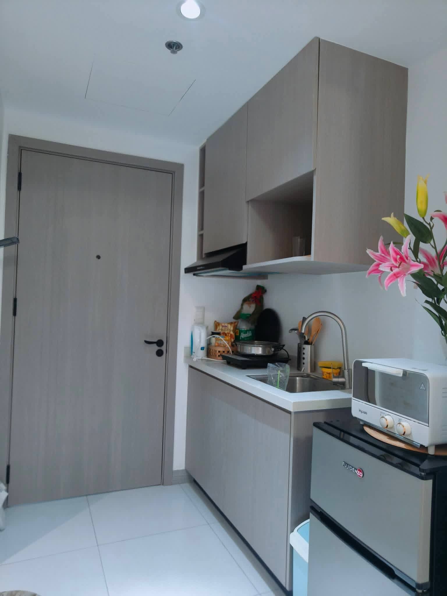 CORNER STUDIO FOR RENT IN ARC TOWERS