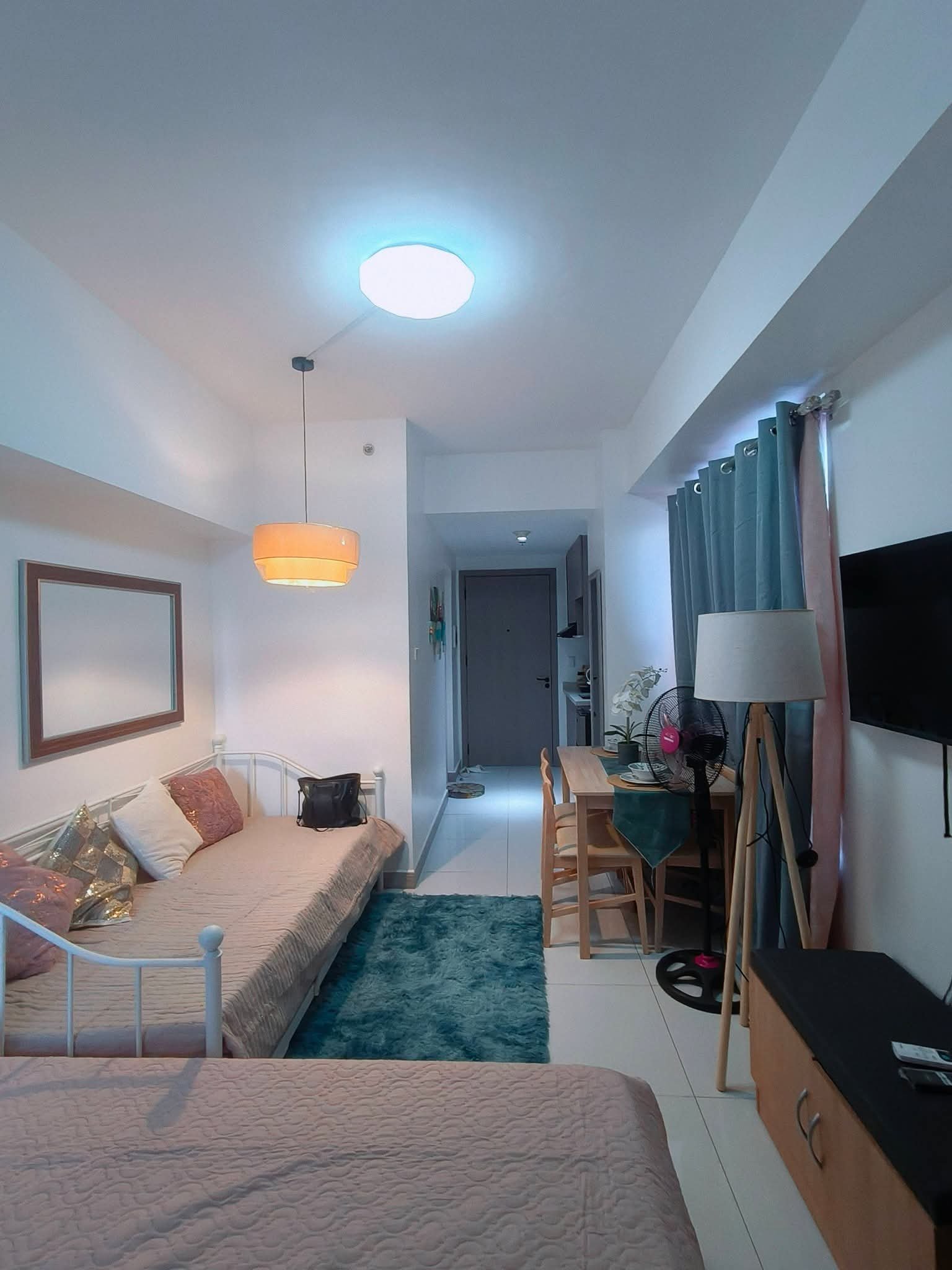 CORNER STUDIO FOR RENT IN ARC TOWERS