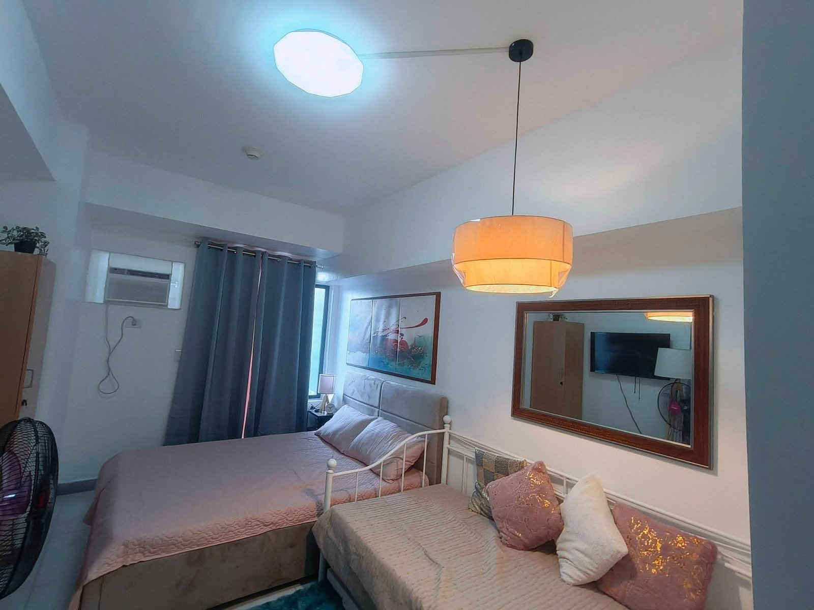 CORNER STUDIO FOR RENT IN ARC TOWERS