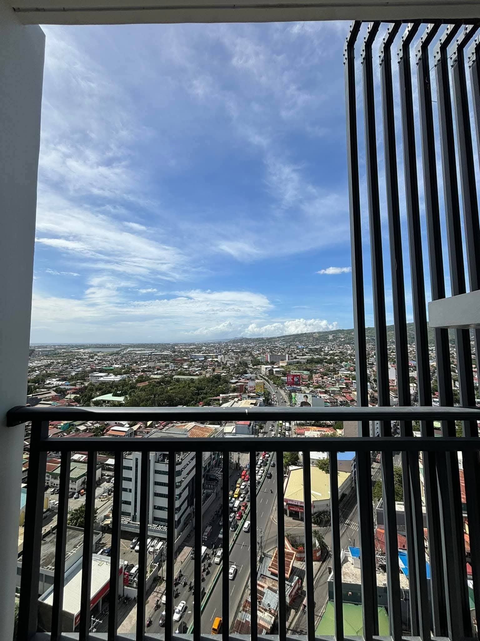 CORNER STUDIO FOR RENT IN ARC TOWERS