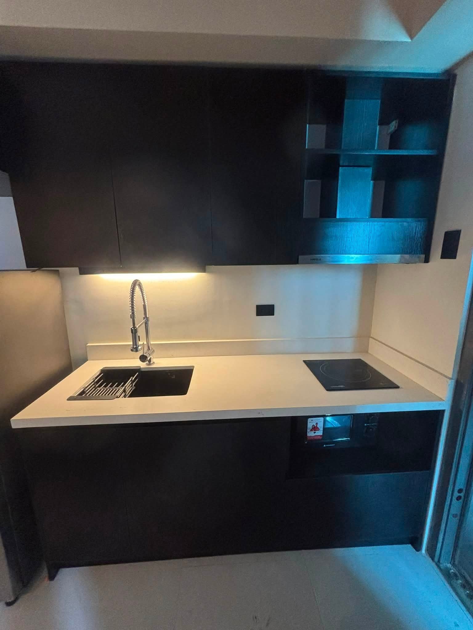 CONDO FOR RENT OR FOR SALE AIR CONDO