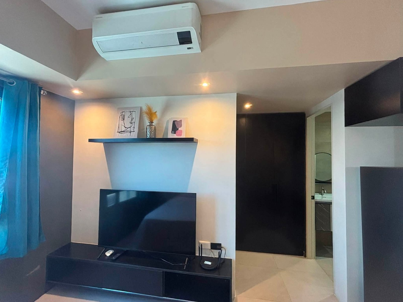 CONDO FOR RENT OR FOR SALE AIR CONDO