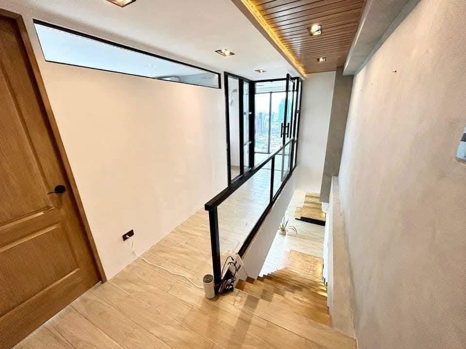 LUXURY PENTHOUSE WITH UNOBSTRUCTED OVERLOOKING VIEW OF CEBU